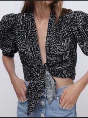 Zara Navy Blue and White Paisley Tie-Front Crop Top XS
